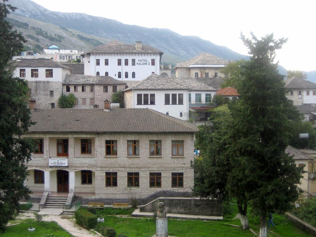 Stone City Hostel Gjirokastër Eksteriør billede